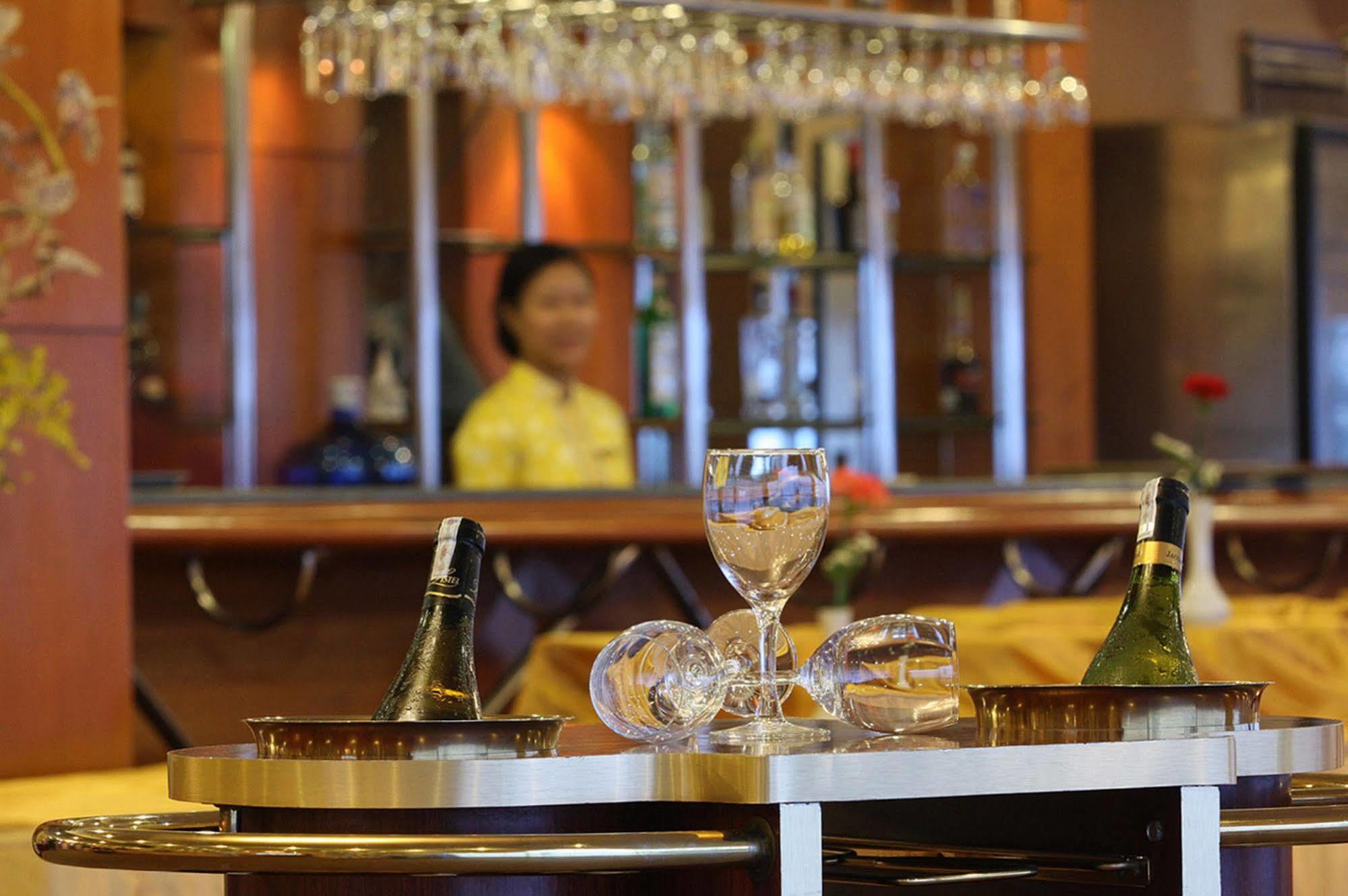 Sai Gon Ha Long Hotel Exterior photo